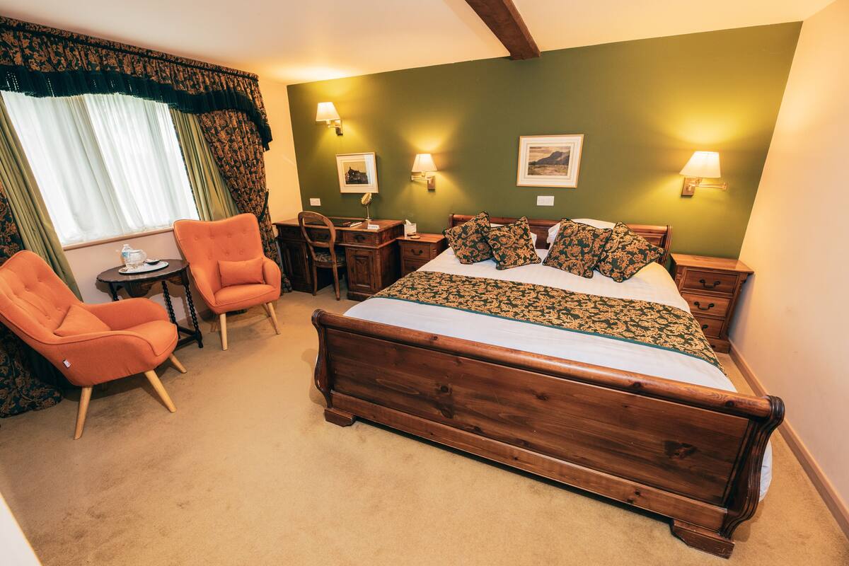 Deluxe Double Room | Desk, blackout drapes, iron/ironing board (on request), WiFi (free)