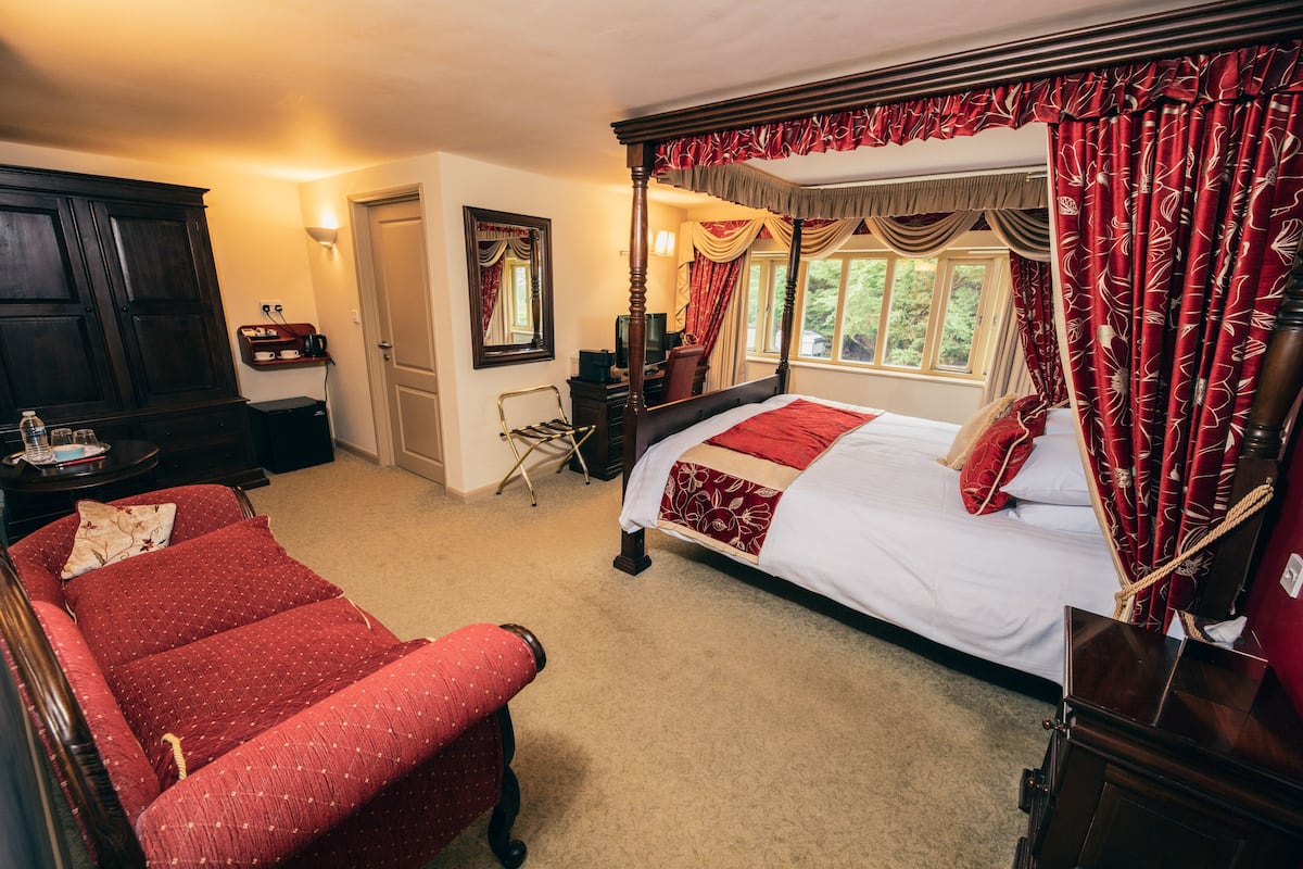 Executive Double Room | Desk, blackout drapes, iron/ironing board (on request), WiFi (free)
