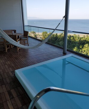 Outdoor spa tub - Vidanta Nuevo Vallarta - Grand Luxxe condo (Nuevo Vallarta)