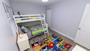 4 habitaciones, cuna de viaje, wifi y ropa de cama