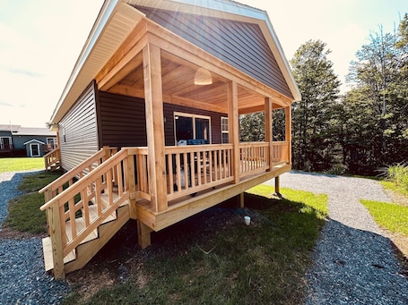 Terrace/patio. Cozy Cabin Boarding Winslow Hill Elk Viewing Area!