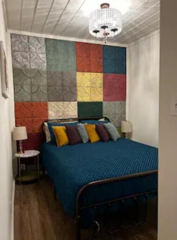 1 habitación, tabla de planchar con plancha, wifi gratis y ropa de cama