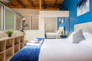 2 bedrooms, iron/ironing board, travel cot, WiFi