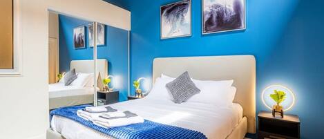 2 habitaciones, tabla de planchar con plancha, cuna de viaje y wifi