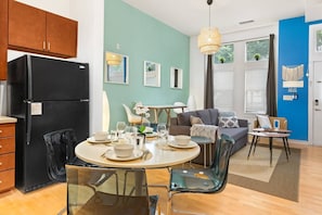 Interior - Uptown 1st Ward | Walk Everywhere | Apple TV-Wifi (Charlotte)