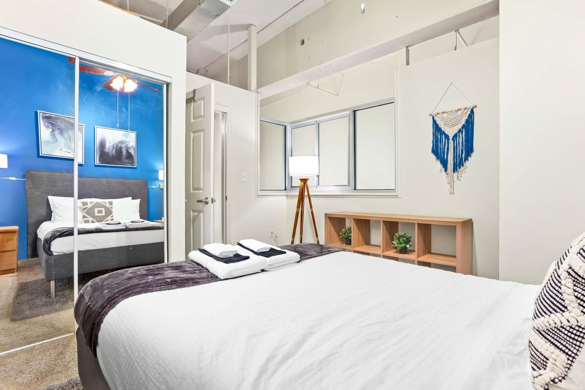 2 habitaciones, tabla de planchar con plancha, cuna de viaje y wifi 