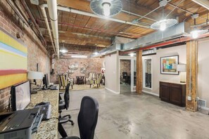 Business centre - 100 Year-Old Historic Brick 2BR Loft-High Ceiling8 (Durham)