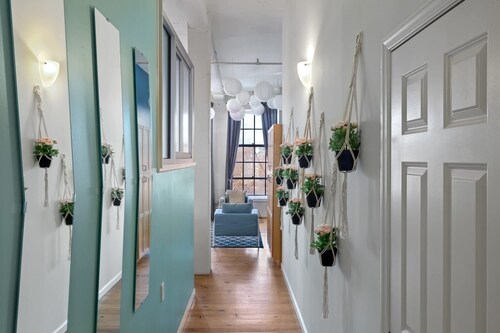 100 Year-Old Historic Brick 2BR Loft High Ceiling7