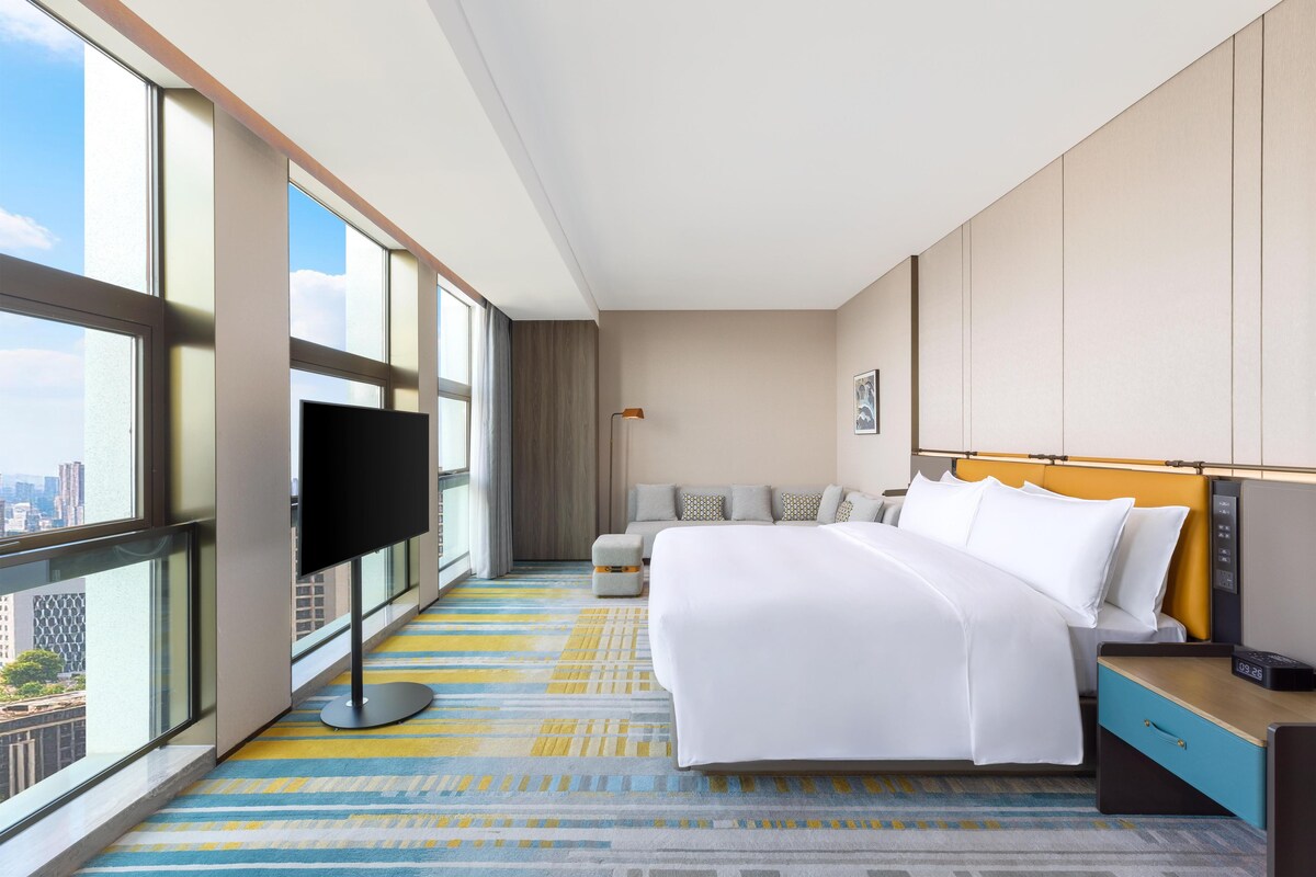 Deluxe Room, 1 King Bed