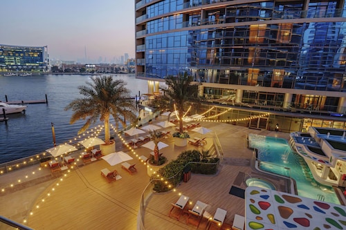 Hilton Dubai Creek Hotel & Residences