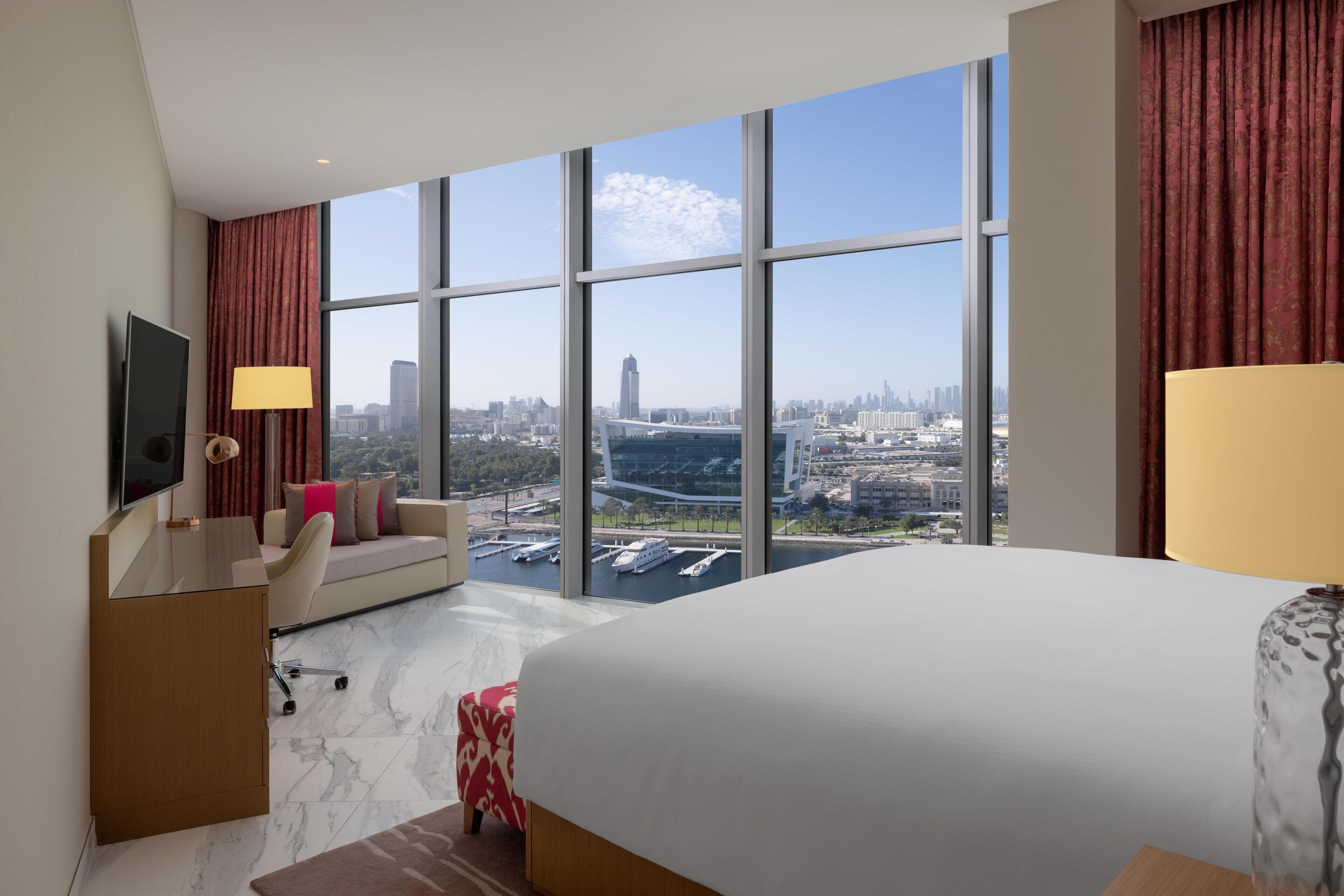 Photo - Hilton Dubai Creek Hotel & Residences