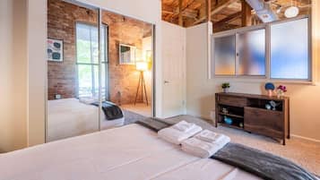 2 habitaciones, tabla de planchar con plancha, cuna de viaje y wifi