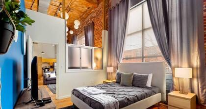 100 Year-Old Historic Brick 2BR Loft High Ceiling4