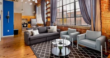 100 Year-Old Historic Brick 2BR Loft High Ceiling4