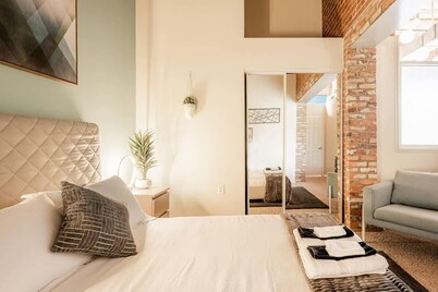 100 Year Old Historic Brick 2BR Loft High Ceiling3