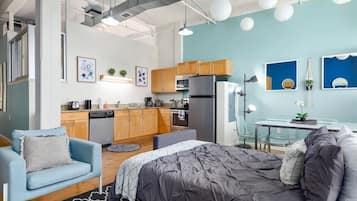 2 habitaciones, tabla de planchar con plancha, cuna de viaje y wifi