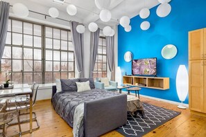 2 habitaciones, tabla de planchar con plancha, cuna de viaje y wifi