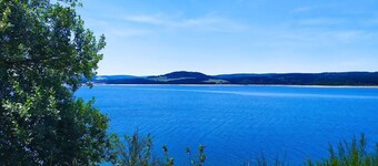 L'oustal du Lac, à Proximité du lac de Naussac et des Sentiers de Randonnée