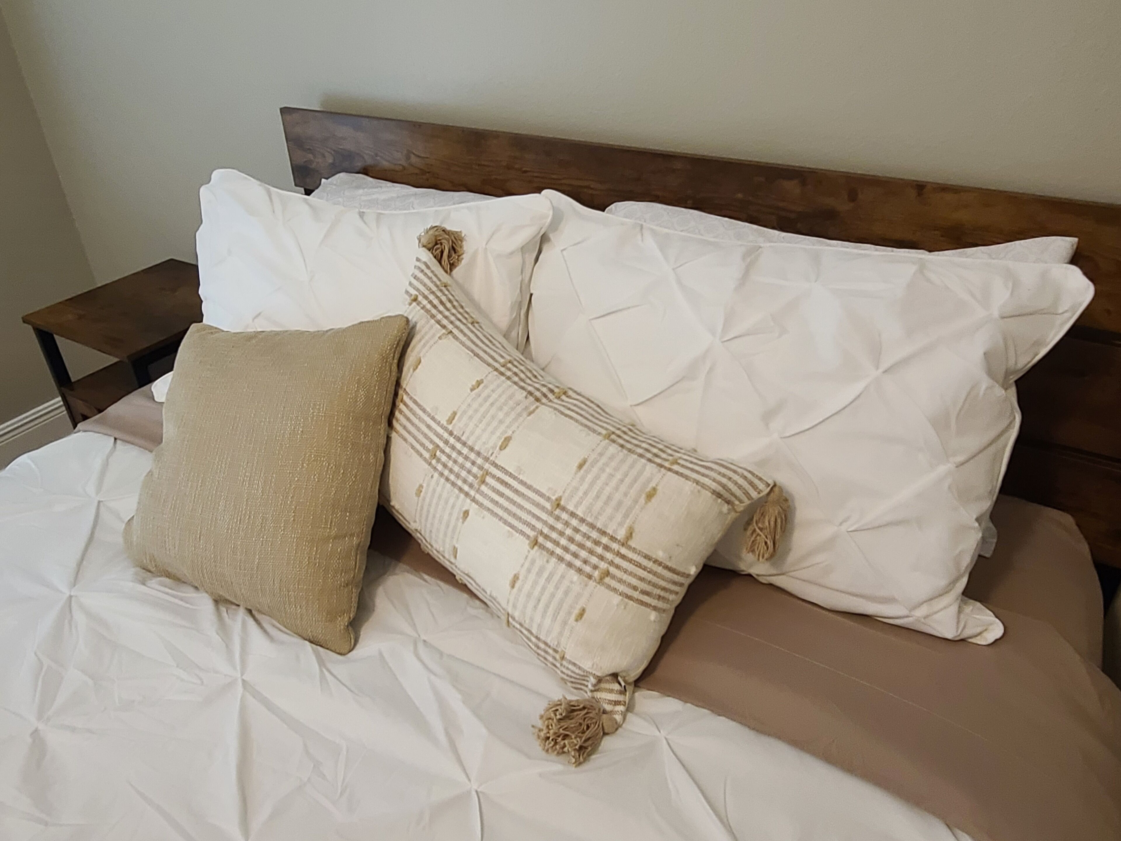 2 habitaciones, tabla de planchar con plancha, wifi y ropa de cama 