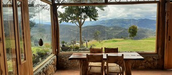 Cabaña LATO, en medio de la Naturaleza, con senderismo y atractivos naturales 