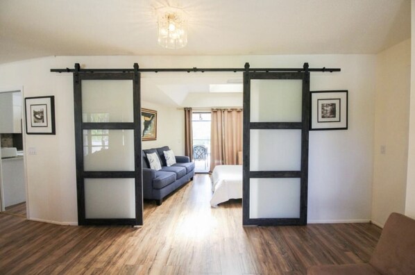 3 habitaciones, tabla de planchar con plancha, wifi y ropa de cama