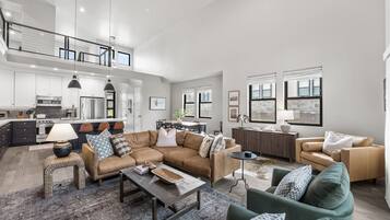 Smart TV, fireplace, books, stereo
