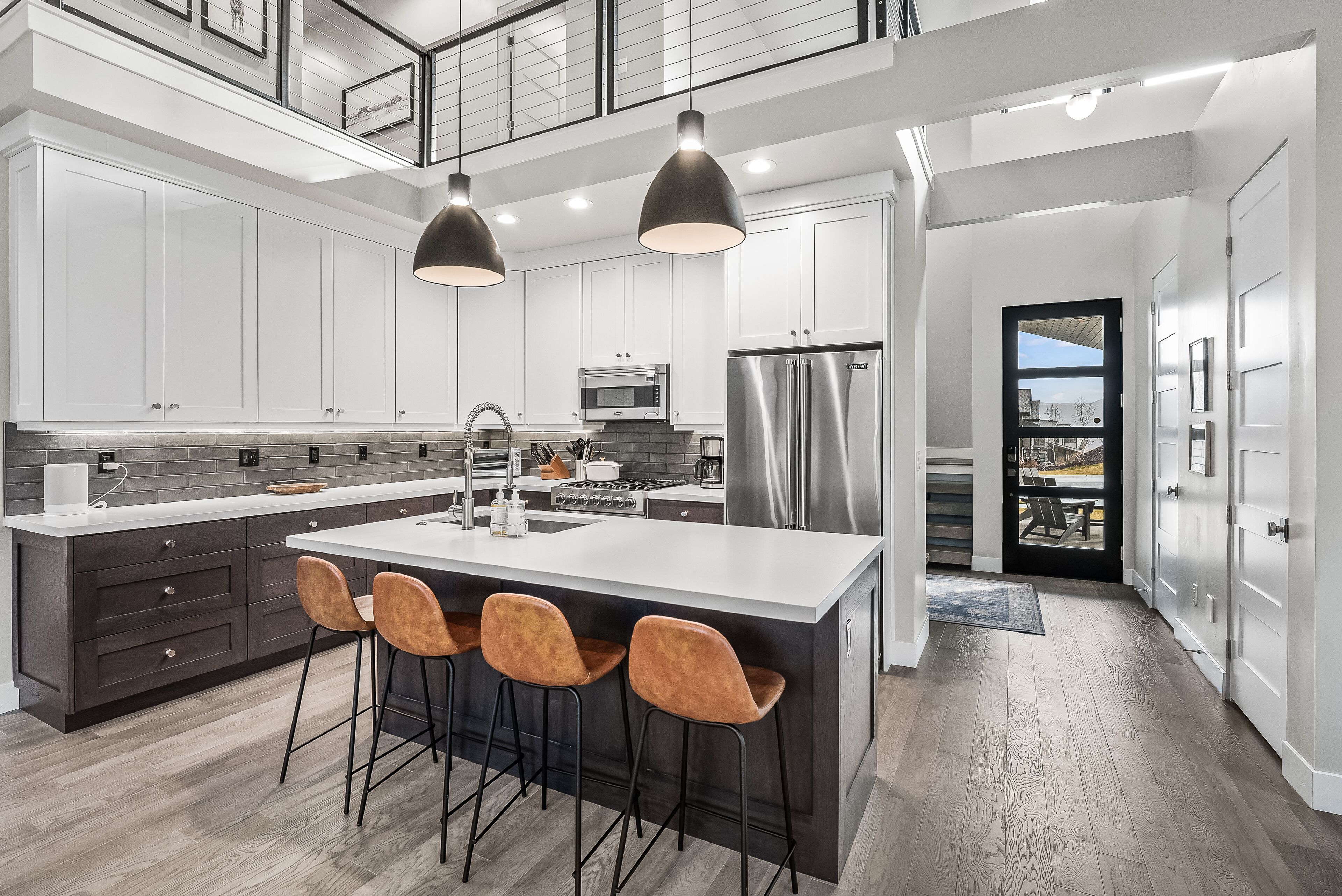 冷蔵庫、電子レンジ、オーブン、コンロ