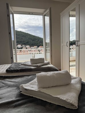 2 habitaciones, tabla de planchar con plancha y wifi gratis 