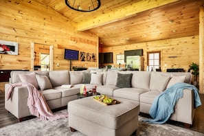 Smart TV, fireplace, foosball - Near Pigeon Forge | Hot Tub, Game Room, Grill & Deck, Views (Sevierville)