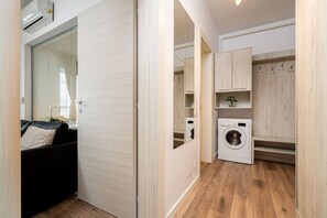 Interior - Cozy spacious studio in new building (București)