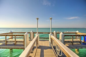 A wooden pier leading to a dock with a clear view of the turquoise sea. - Classic & Comfortable Oceanfront Condo (Key Colony Beach)