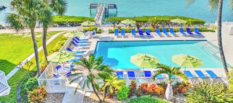 Classic & Comfortable Oceanfront Condo