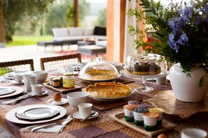 Outdoor dining - Villa in Capalbio with 5 bedrooms sleeps 10 (Capalbio)