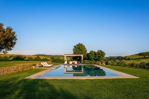 Villa in Capalbio with 5 bedrooms sleeps 10