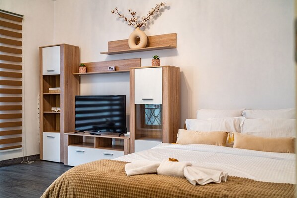 1 bedroom, iron/ironing board, WiFi, bed sheets - Cozy spacious studio in new building (București)