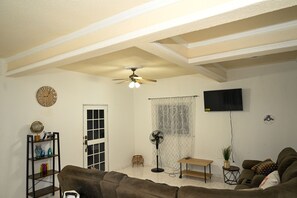 Smart TV -  Luxury Mountain View Retreat  (Spanish Town)