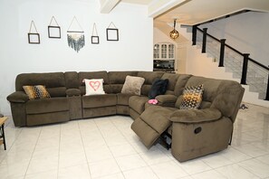 Smart TV -  Luxury Mountain View Retreat  (Spanish Town)