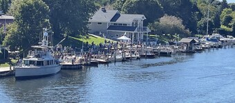 2 bedroom Downtown Condo on the Channel