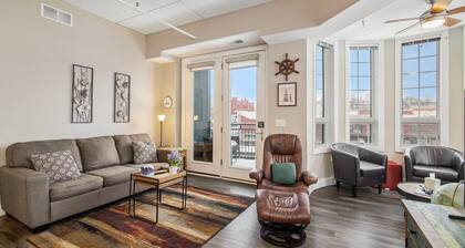 2 bedroom Downtown Condo on the River Channel