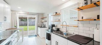 The Homey House close to Everything!