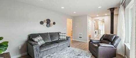 Smart TV, fireplace