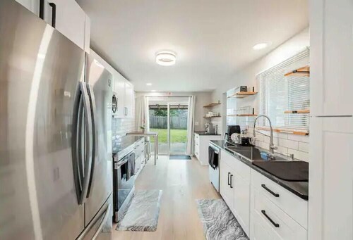 The Homey House close to Everything!