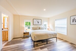 3 bedrooms, desk, iron/ironing board, free WiFi