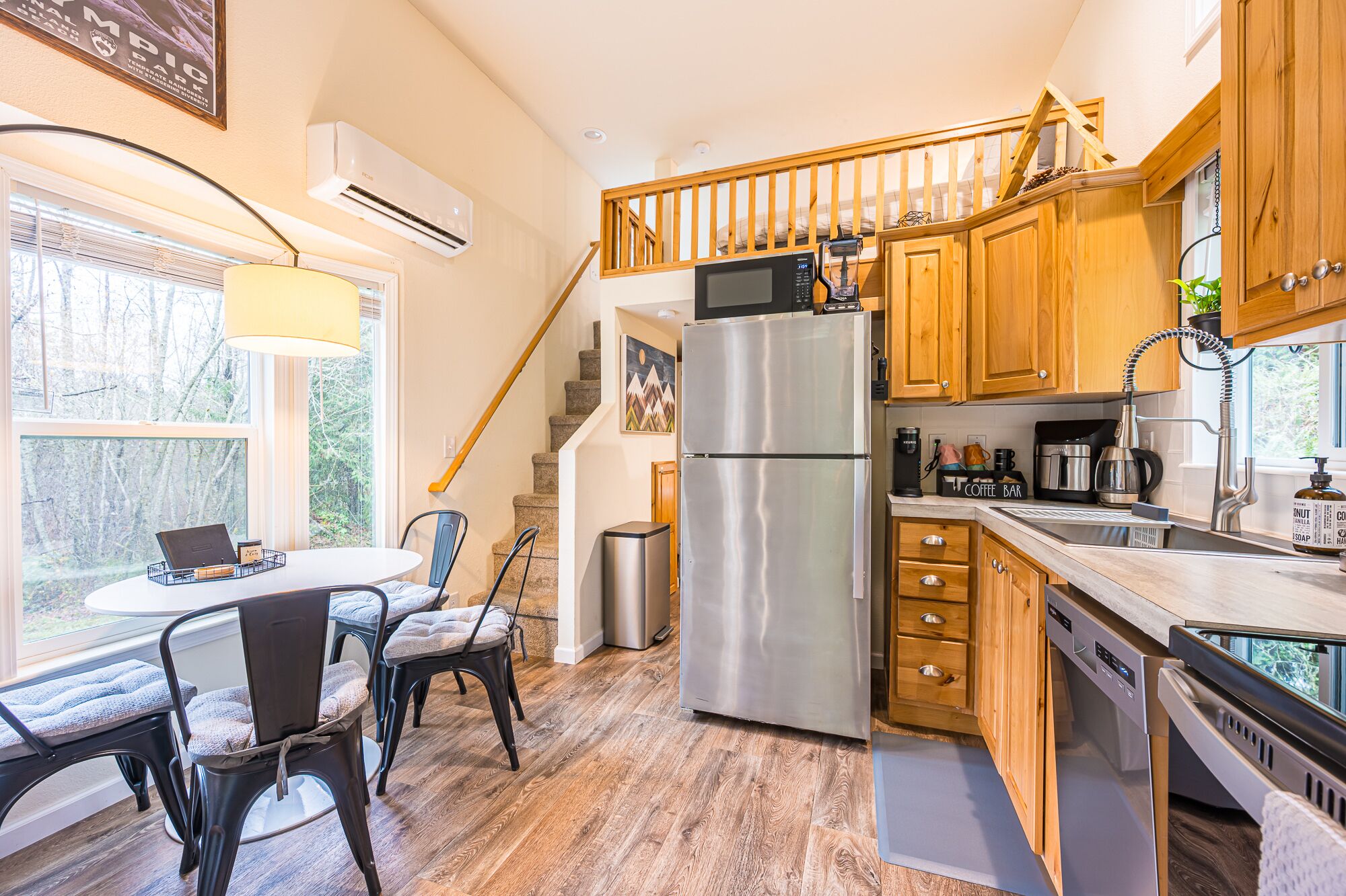 Geladeira, micro-ondas, fogão, cooktop