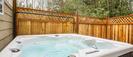 Bañera de hidromasaje al aire libre