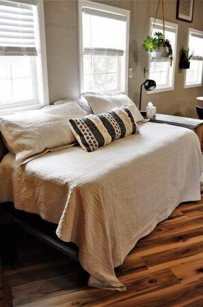 1 bedroom, iron/ironing board, travel cot, free WiFi