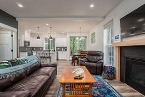 Una Smart TV, una chimenea