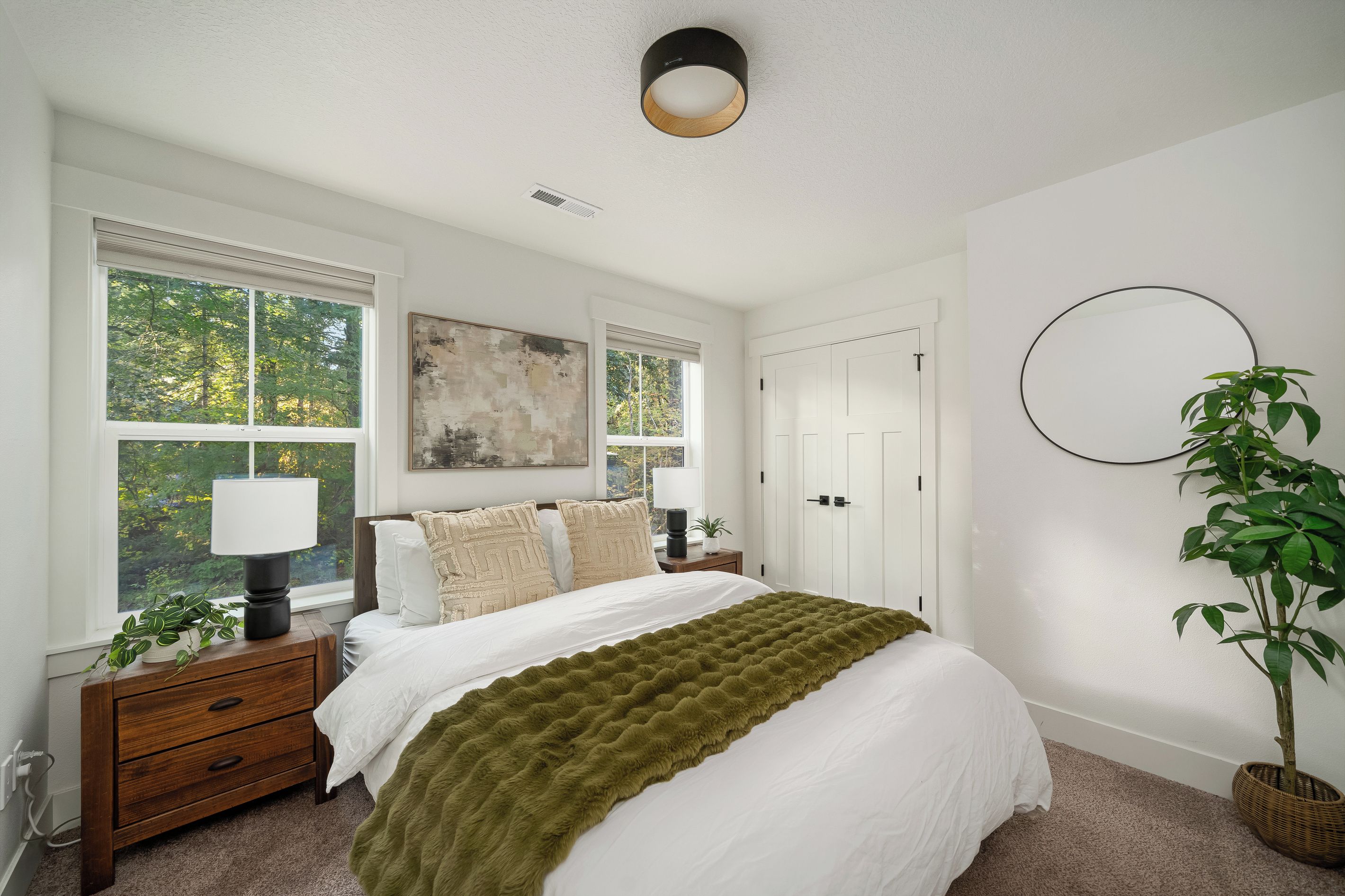 Sink into the queen bed after a day on the mountain — soft linens, softer light.