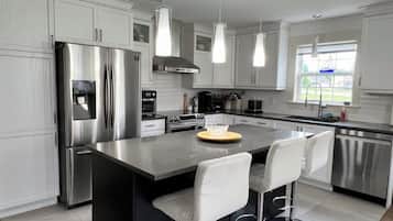 KylskÄp, mikrovÄgsugn, ugn och spishÀll