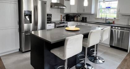 Executive Home in Dieppe (Semi-Detached) - close to airport & downtown
Moncton